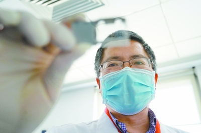 疾控人王全意18年抗疫赛跑:时刻警惕,实验室检测擦亮眼睛