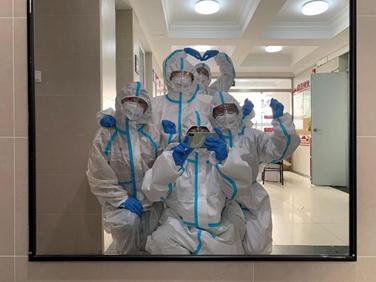 疫情期间高校教师坚守一线，守护学生身心健康与成长