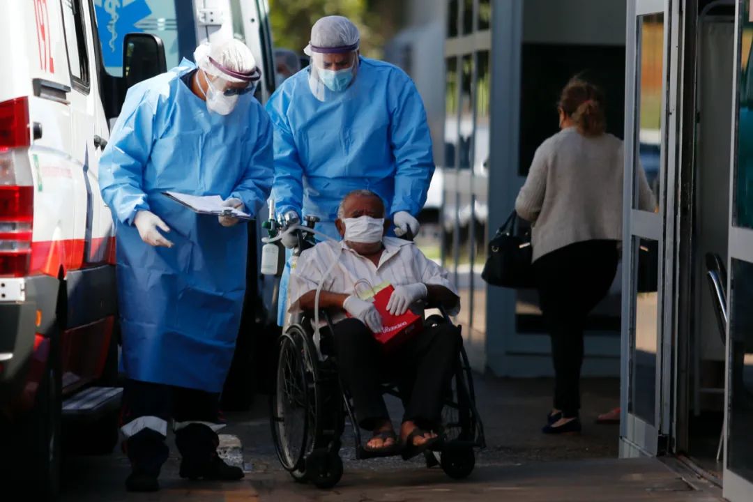 巴西卫生部改变疫情数据发布规则，引发国内不小争议