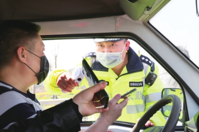 孝感城区交通管控调整后，社区出行与城区单双号限行情况探访