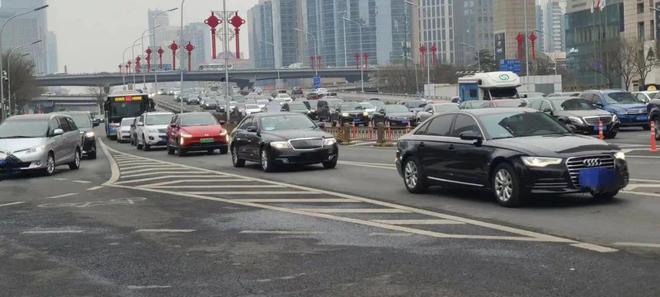 网传北京燃油车和新能源车政策调整,限号限行消息真假难辨
