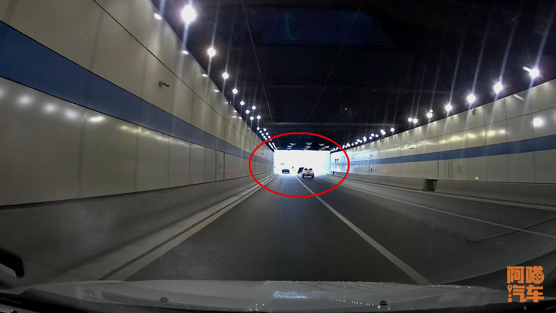 夏天高速行车怕爆胎和强光?这些注意事项快收下