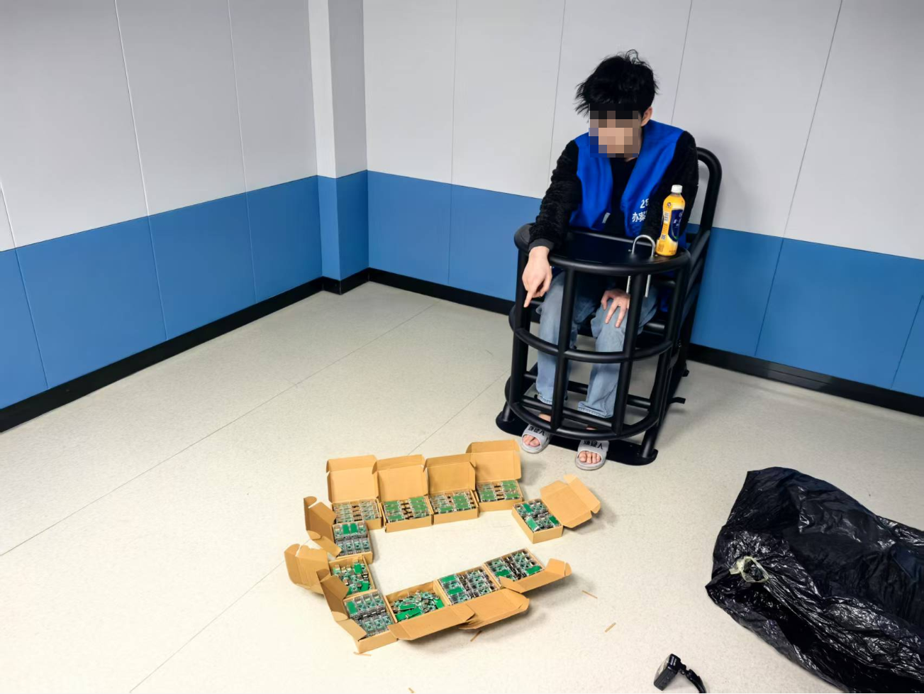 穿越火线外挂犯罪团伙落网，魔盒固件等涉案金额达700万