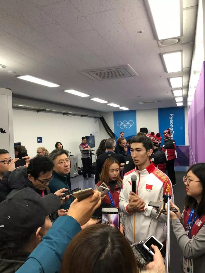 武大靖牢记嘱托两破世界纪录，为中国代表团拼下首金