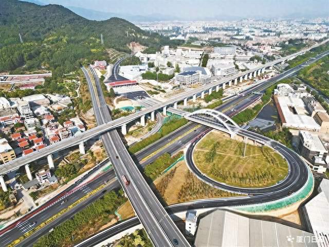 沈海高速厦门段马銮湾片区出入口工程稳步推进，收费站即将启用