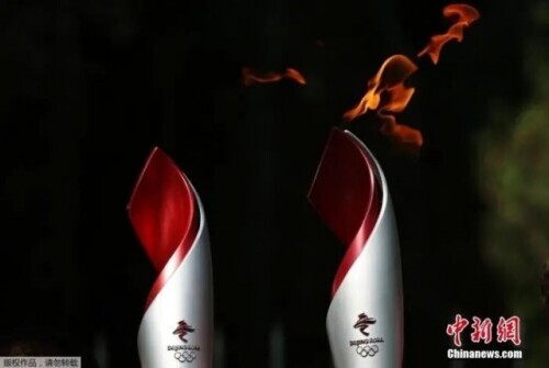 冬奥倒计时100天!北京街头重唱08奥运主题曲迎冰雪之约