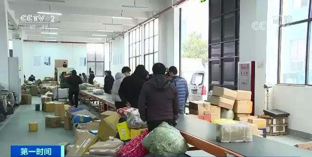 年底购物热致快递量增，员工返乡招工难影响派件效率