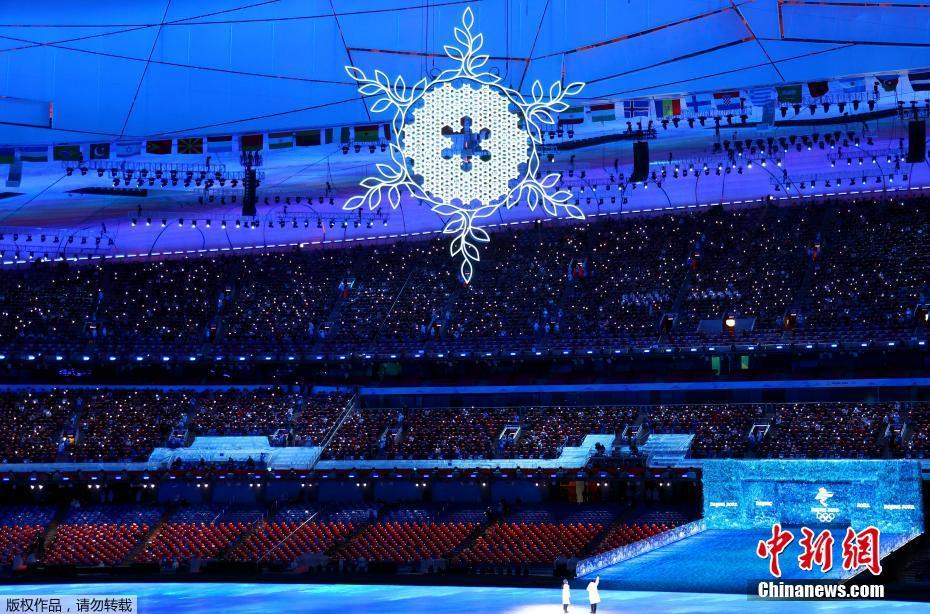 北京冬奥会闭幕式亮点回顾:花灯与中国结展现独特魅力