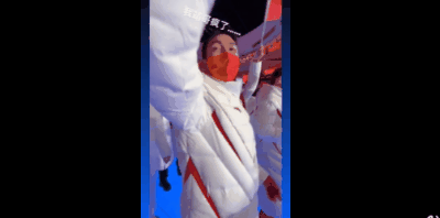 北京冬奥会闭幕式：运动员欢乐不舍，主持人多次催落座