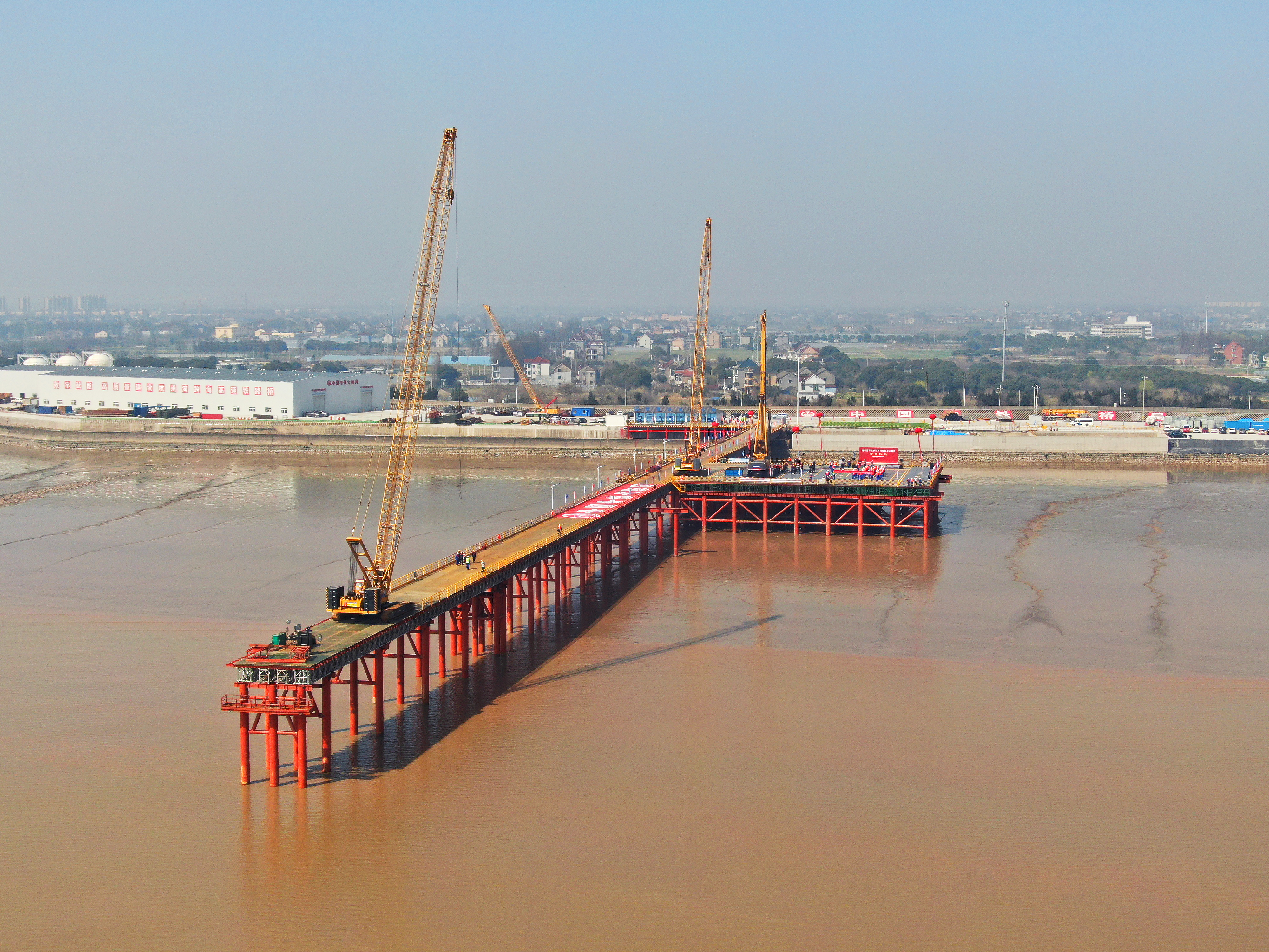 杭州湾跨海铁路桥开工！超长大桥梁集群工程，建造难度大