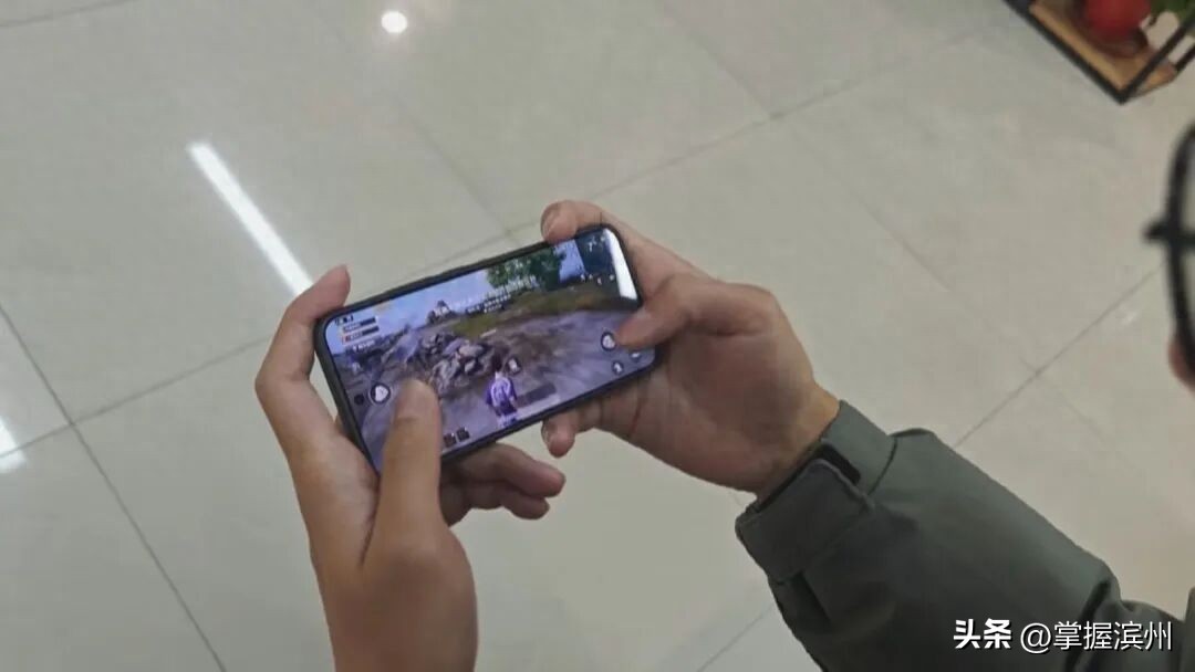 小伙花1200元买和平精英外挂被骗，账号装备全没了