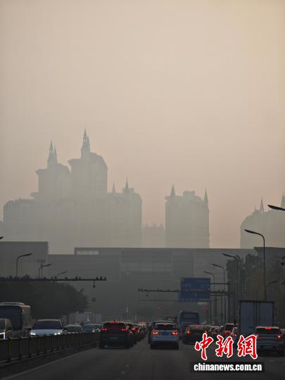 成都2025年11月28日启动重污染天气预警及机动车限行规定