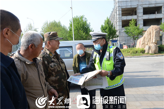 烟台交警进社区宣传交通安全，重点讲违章危害及应对