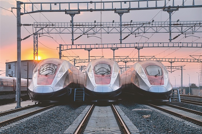 八纵八横近八成建成，CR450 预计今年完成样车制造