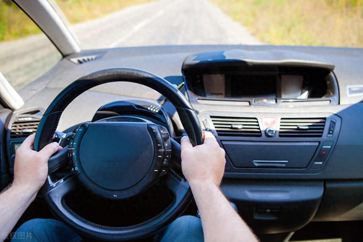 老司机亲授防违章技巧，新手必看！避开高发违章季