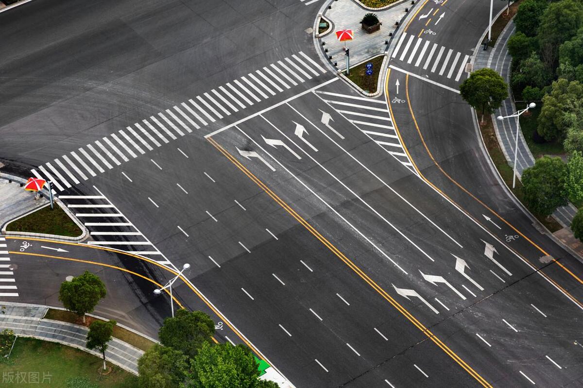 老司机亲授防违章技巧,新手必看!避开高发违章季