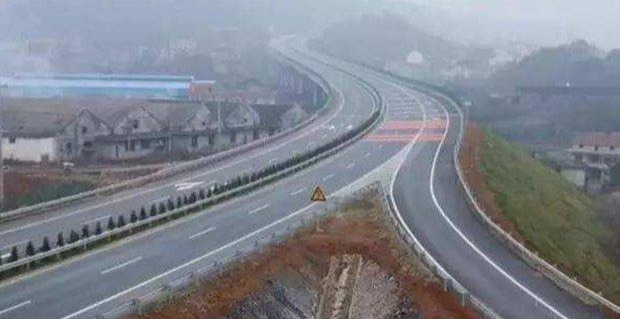 新手第一次上高速要注意啥?这些高速驾驶技巧请牢记