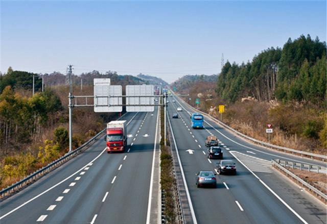 春节高速驾驶不用慌！掌握这4个规则，安全回家过年