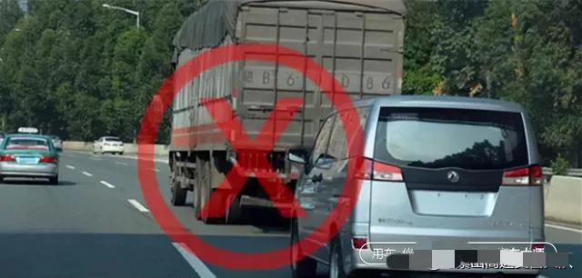 高速行车必知:安全带、新手注意啥,超速及车道咋处理