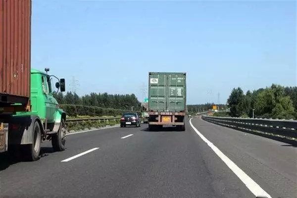 高速行车别大意!这些注意事项关乎你的安全与顺畅出行