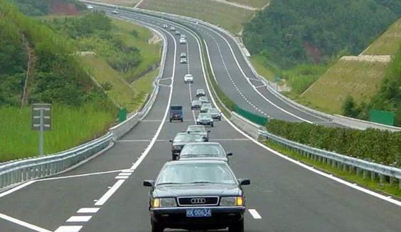 高速行车注意啥?马鬃山高速大队民警总结七条事项