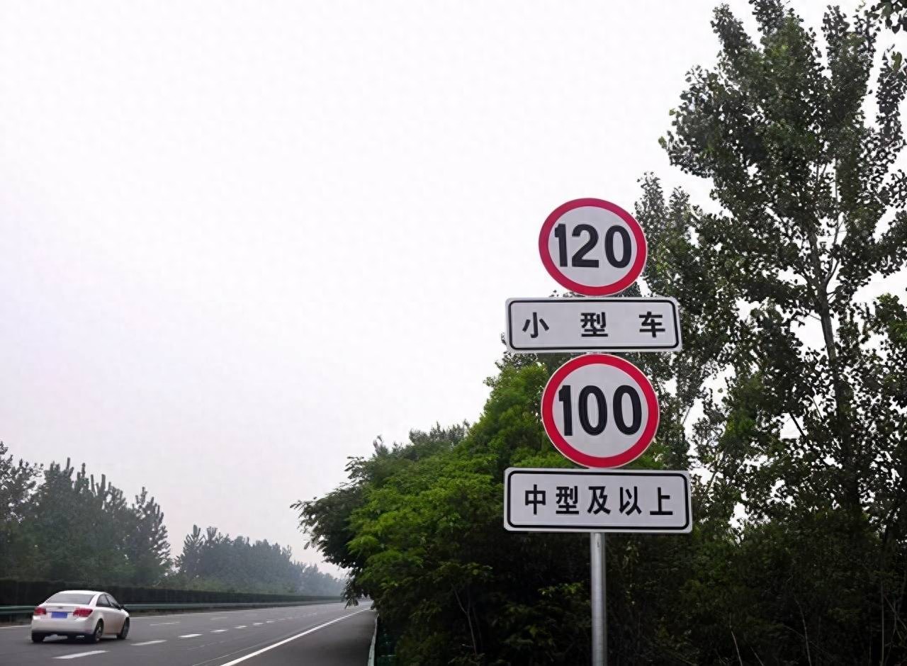 我国高速限速120km/h，为啥德国高速却不限速？背后原因是……