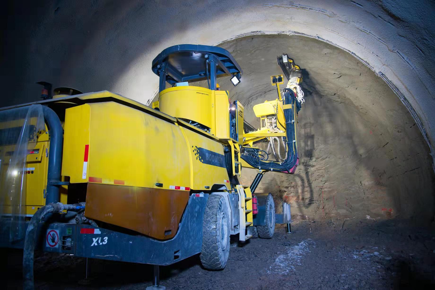 重庆在建最长高速隧道贯通!为城开高速通城口打下基础