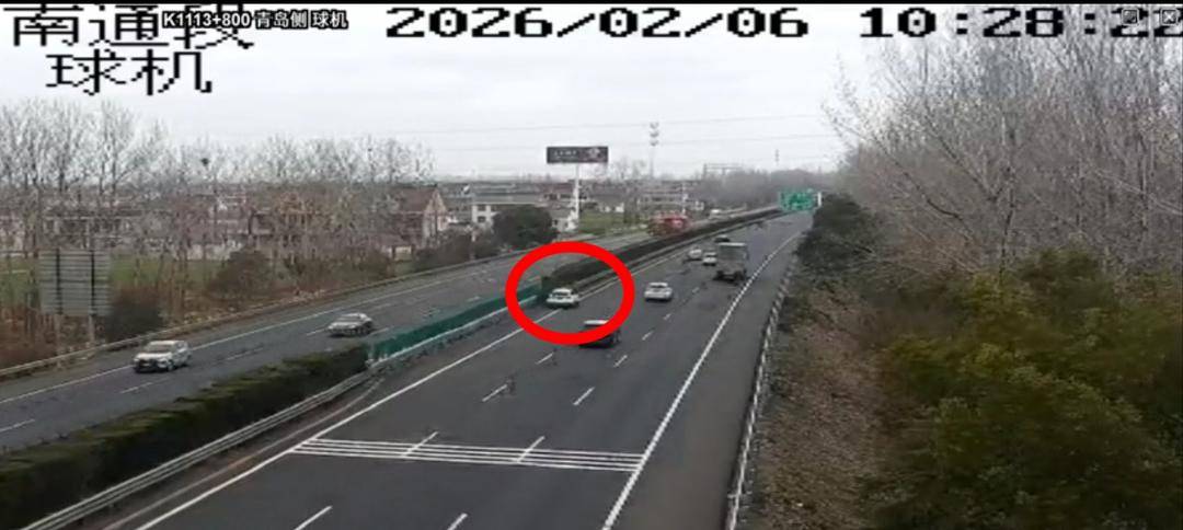 高速行驶遇紧急情况咋停车？牢记这些规则，远离危险与处罚