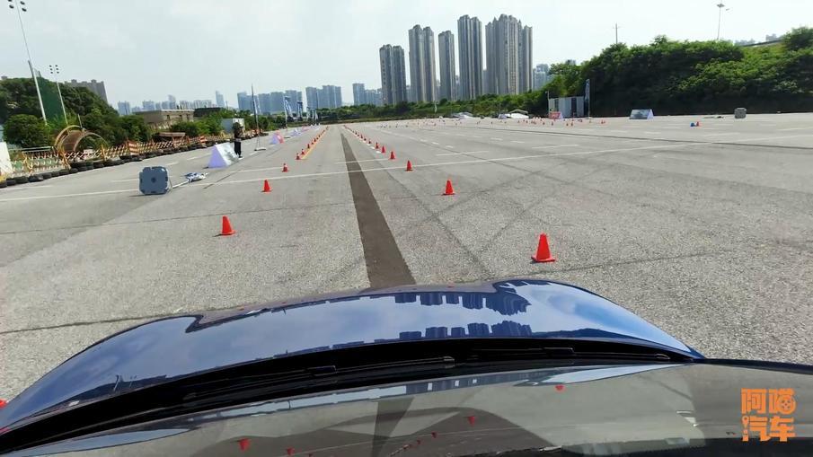 高速限速该不该提到150?这些因素你得知道