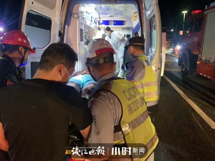 诸永高速多车追尾致驾驶员被困，高速救援紧急施救