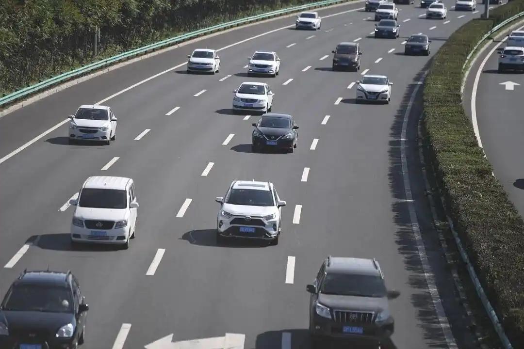 新手司机看过来!这些高速行驶安全指南请收好