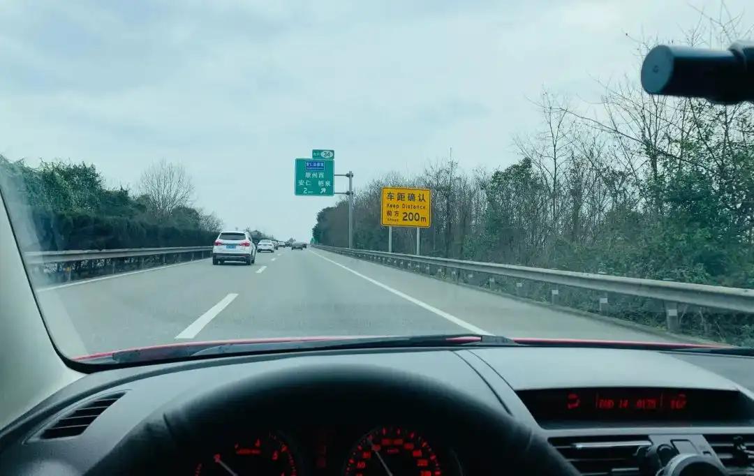 新手司机看过来!这些高速行驶安全指南请收好