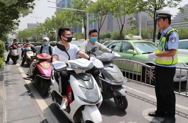 多地两轮交通工具管理出新规，电动自行车免费上牌，摩托送检下乡