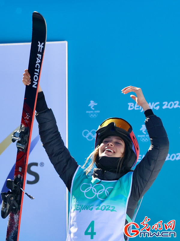 2022冬奥会自由式滑雪女子大跳台决赛 谷爱凌夺冠瞬间