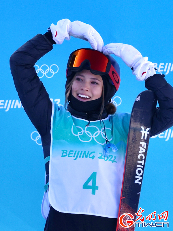 2022冬奥会自由式滑雪女子大跳台决赛 谷爱凌夺冠瞬间