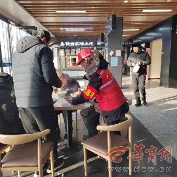 甘肃地震后陕西高速服务区为救援人员提供免费餐饮等暖心服务