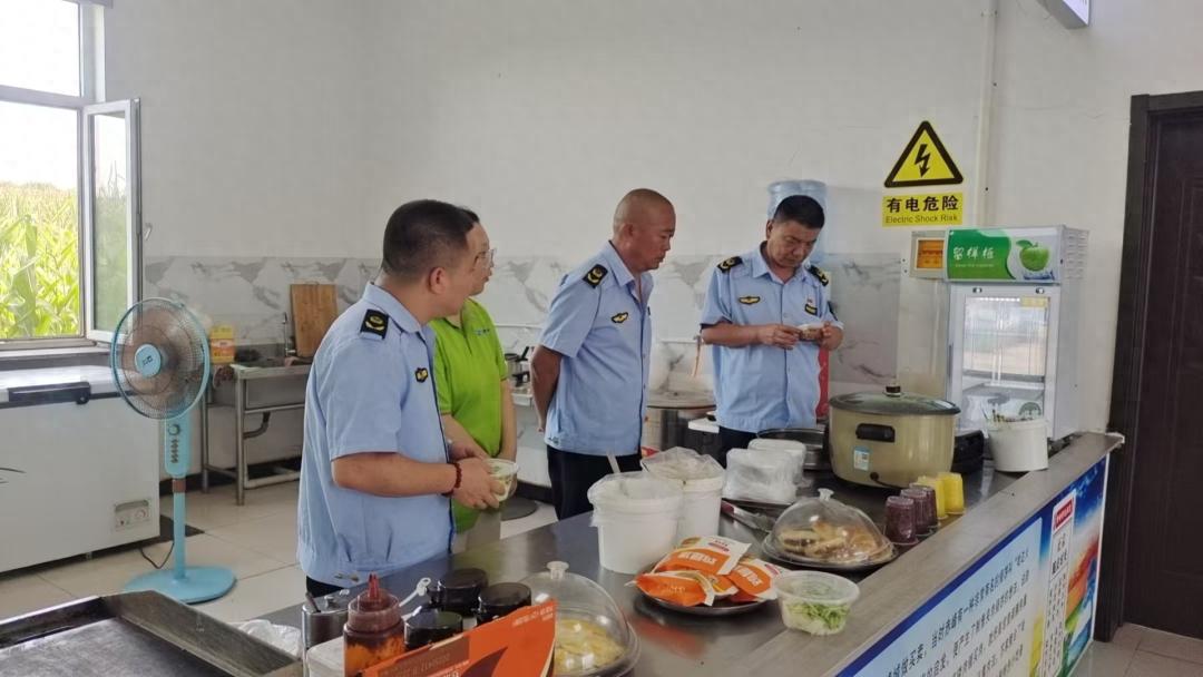 元宝山区开展旅游景区及高速沿线餐饮食品安全专项检查