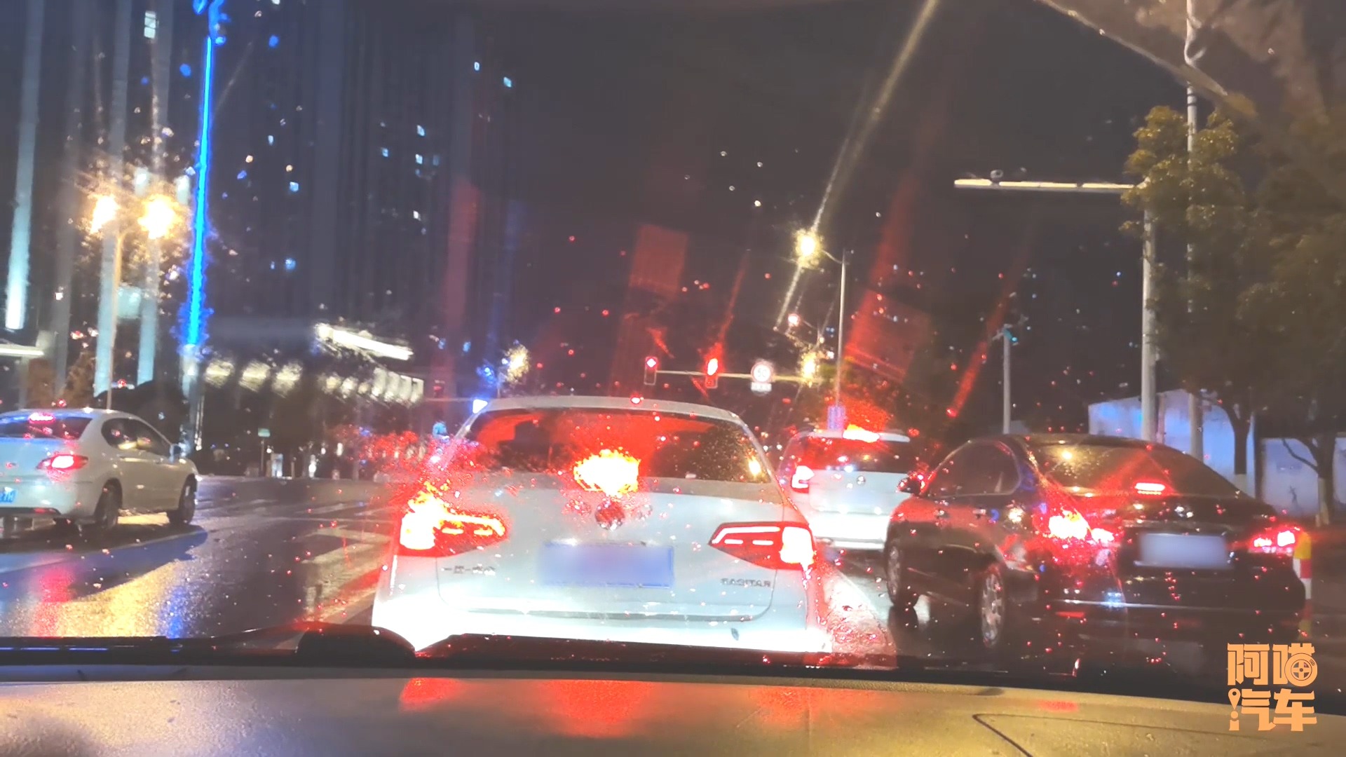 夜间一人开长途跑高速要注意啥?路线规划和胎况检查很重要