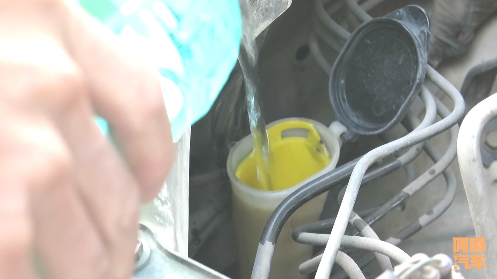 夜间一人开长途跑高速要注意啥?路线规划和胎况检查很重要