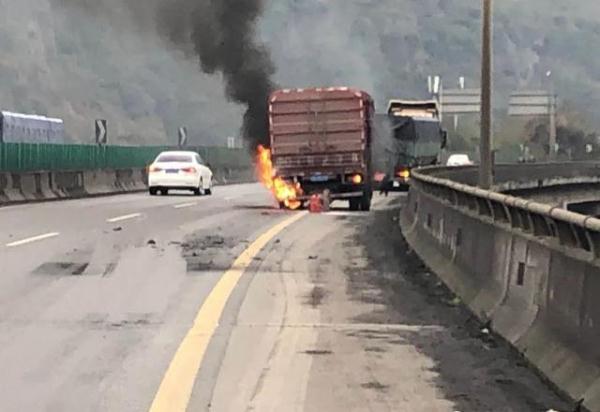 高速驾驶突发状况频发!这些技巧助你应对紧急情况保安全