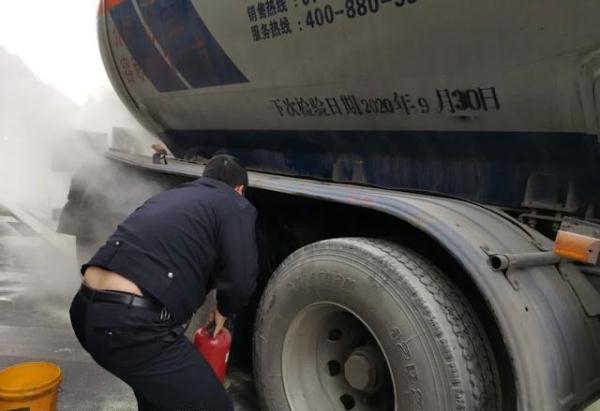 高速驾驶突发状况频发!这些技巧助你应对紧急情况保安全