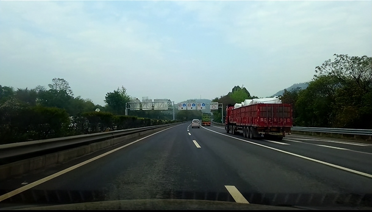 高速开车安全驾驶技巧大公开,新手上高速前必看