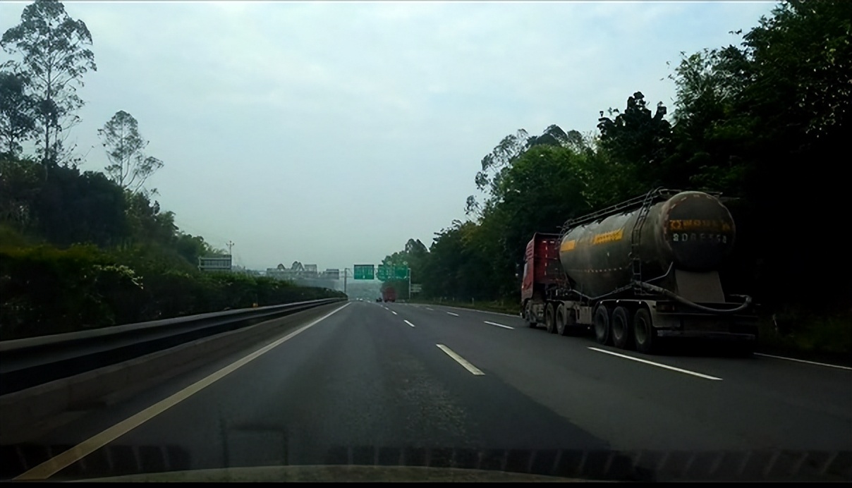 高速开车安全驾驶技巧大公开,新手上高速前必看