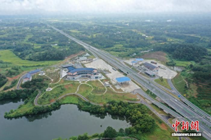 安罗高速罗山南服务区开通，打造停车赏景、休憩品文化新体验