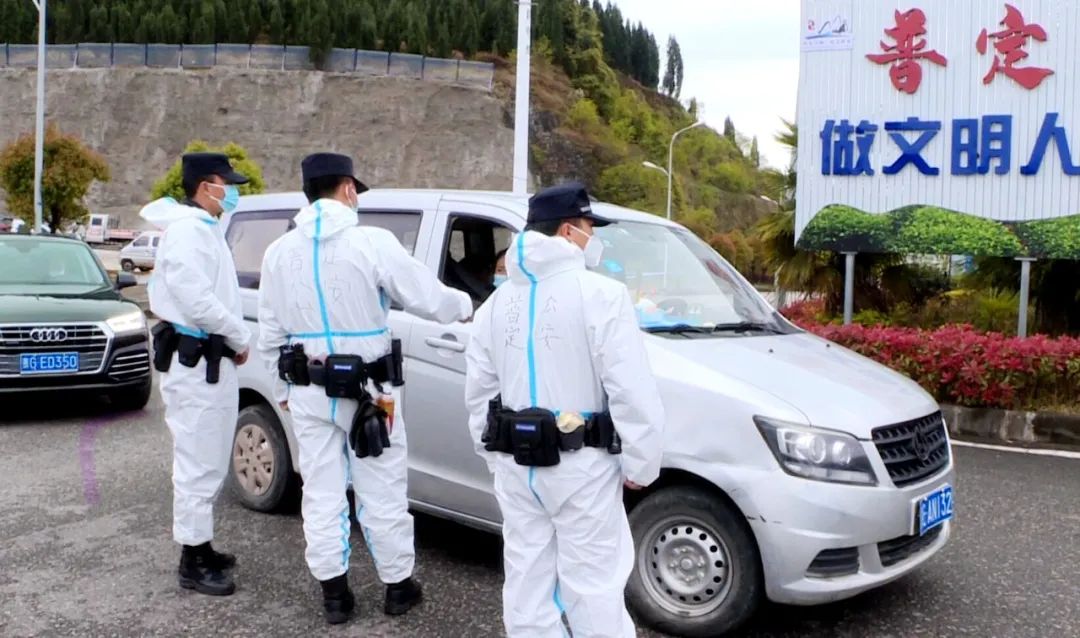 普定抗疫严守服务点 筑牢防护墙 保障生活物资充足