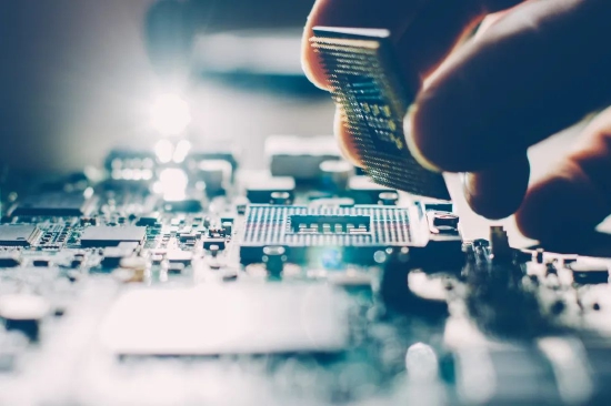 疫情反复冲击经济,二季度影响几何?如何统筹防控与发展?