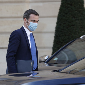 法国警方搜查官员住所 就疫情应对情况展开调查