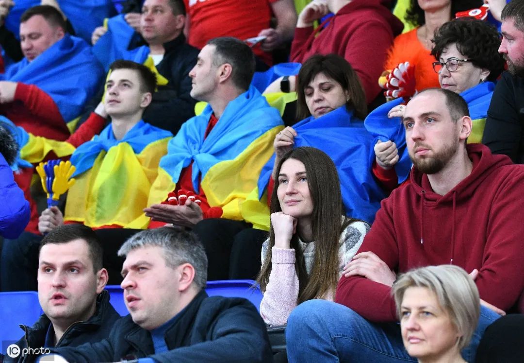 欧洲疫情放开后病死人数激增，远超体育赛事热闹表象