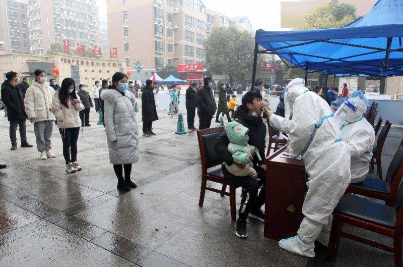 郑州疫情层层加码引民怨，刘红英事件复盘及背后思考